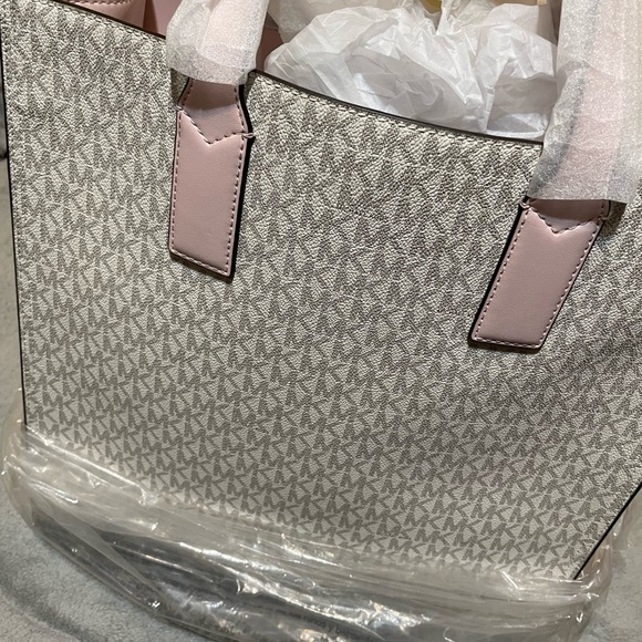 Extra Large pink Michael Kors tote bag - Picture 2 of 7